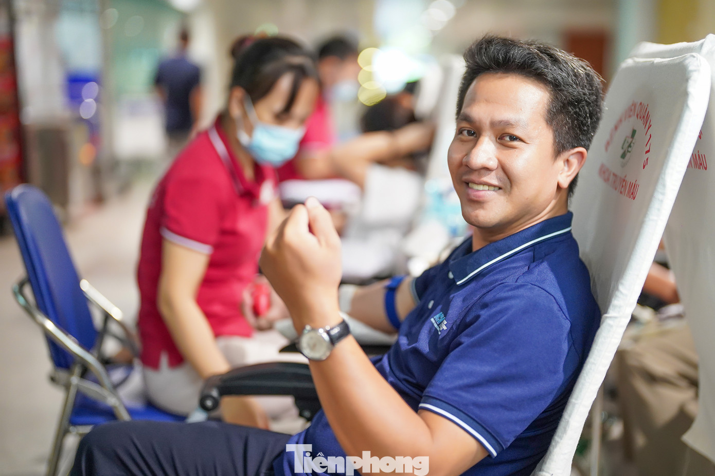 Anh Phùng Thanh Tú, Bí thư Đoàn Thanh niên Cảng Hàng không quốc tế Tân Sơn Nhất hăng hái tham gia sự kiện. Anh Phùng Thanh Tú, Bí thư Đoàn Thanh niên Cảng Hàng không quốc tế Tân Sơn Nhất hăng hái tham gia sự kiện.