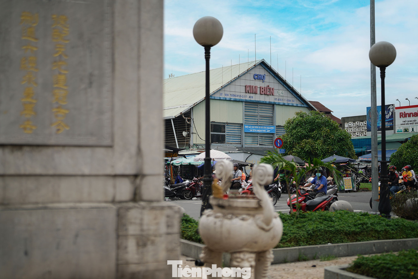 Hình thức nhà xe lắp ghép bán tự động được đánh giá có chi phí đầu tư thấp, công nghệ quản lý không phức tạp (gồm hệ thống cơ khí và phần mềm quản lý vận hành). Thời gian thi công lắp đặt, tháo dỡ ngắn (khoảng 3 tháng).