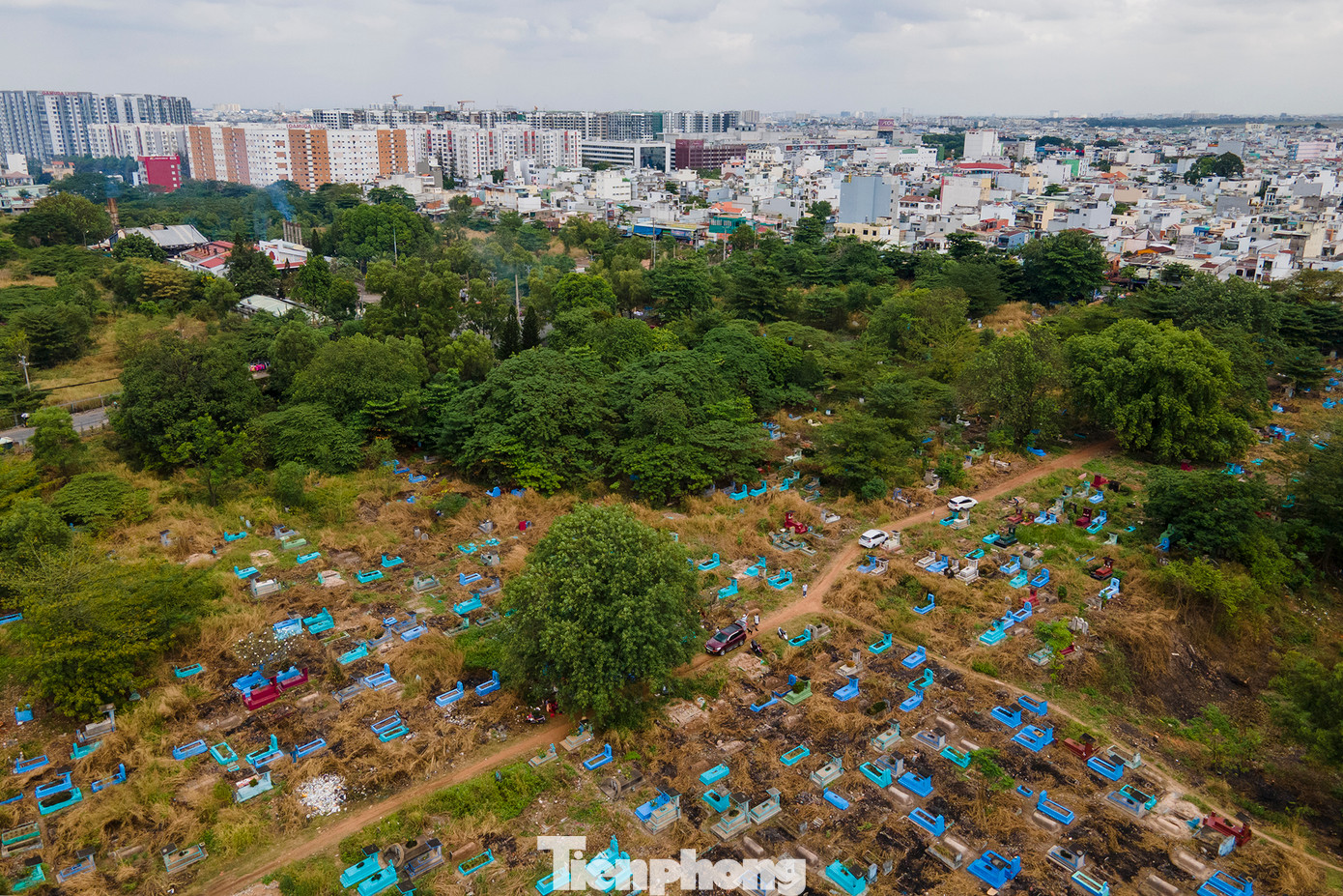 Quy mô diện tích toàn khu Nghĩa trang Bình Hưng Hòa là hơn 53,6ha. Trong đó phần diện tích đất thu hồi là hơn 40,6ha, gồm 53.956 ngôi mộ và 97 hộ có nhà, đất bị ảnh hưởng.