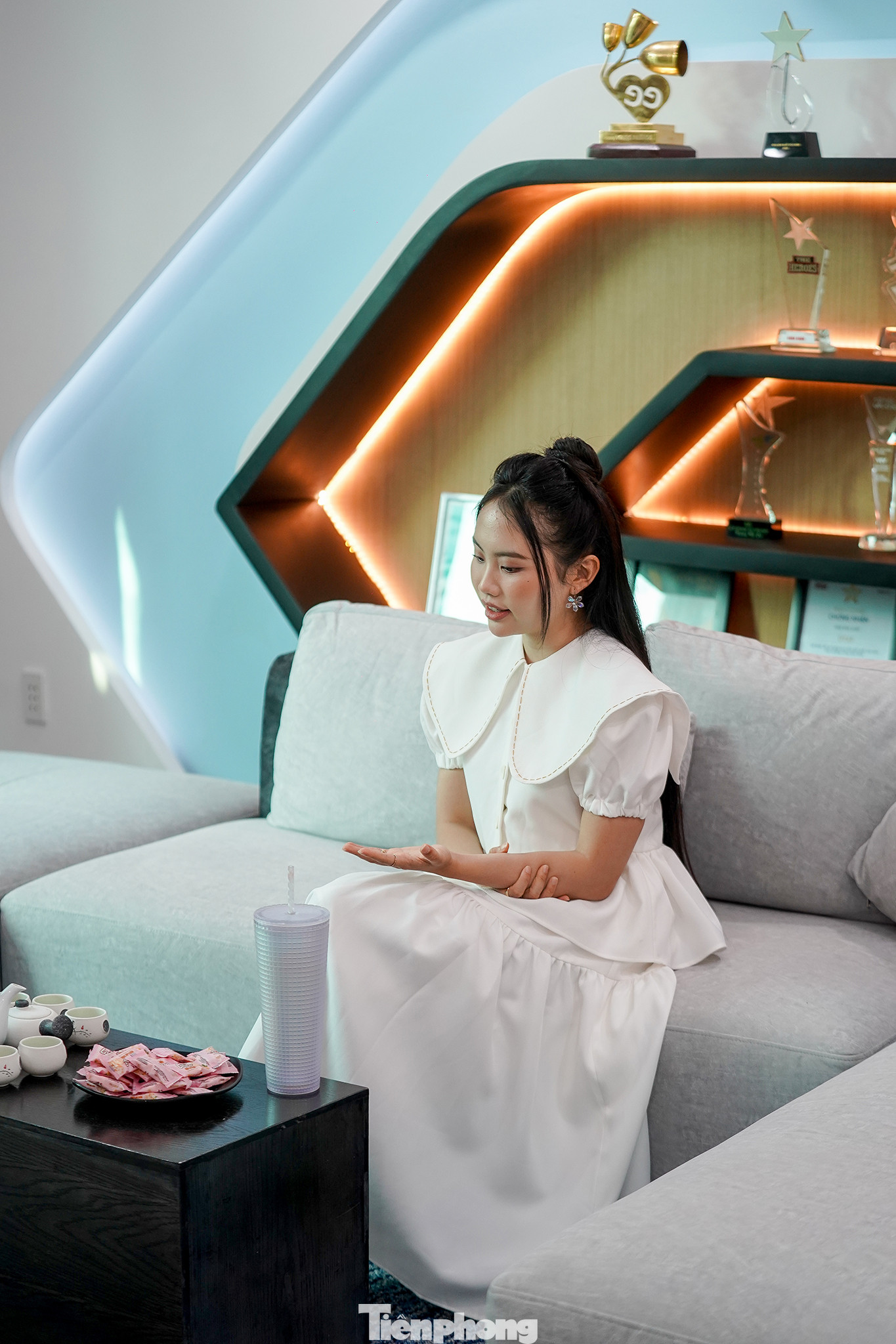 Phương Mỹ Chi nói cô chưa từng có ý định và không bao giờ từ bỏ dòng nhạc dân ca, quê hương trữ tình.