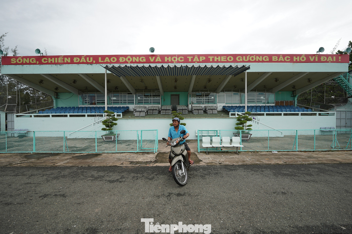 Khán đài A vẫn trong tình trạng tạm bợ khi vẫn chưa thi công xong từ lúc giải đấu SKADA kết thúc đến nay. Với kế hoạch quy hoạch của tỉnh Long An, sân vận động này gần như khép lại sứ mệnh lịch sử.