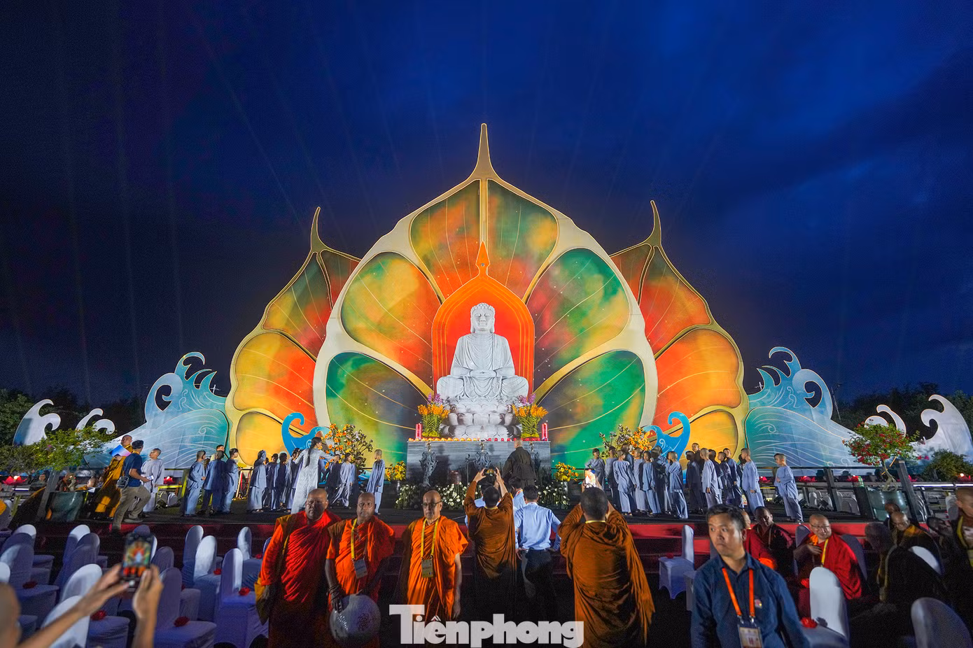 Đại lễ Vesak Liên Hợp Quốc 2025 có chủ đề Đoàn kết và bao dung vì nhân phẩm con người: Tuệ giác Phật giáo vì hòa bình thế giới và phát triển bền vững.