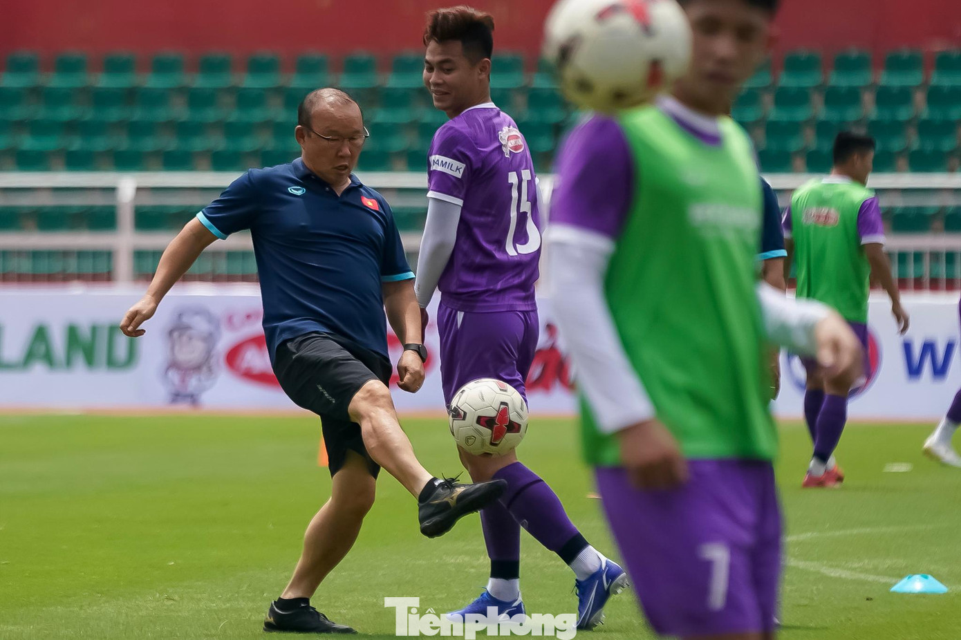 Phút ngẫu hứng của HLV Park Hang-seo.