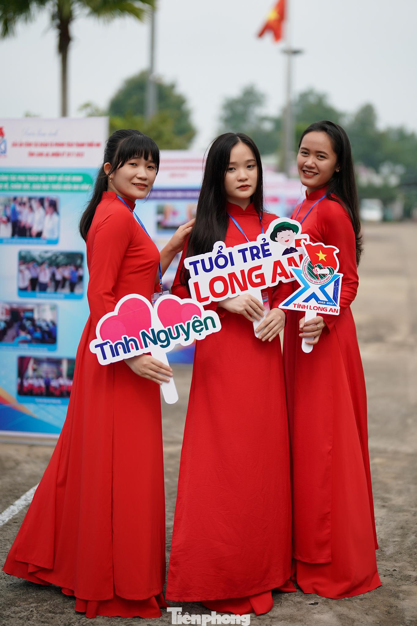 Với khẩu hiệu Tuổi trẻ Long An “Tiên phong, đoàn kết, khát vọng, sáng tạo, phát triển”, Đại hội là diễn đàn để thanh niên Long An thể hiện khát vọng, quyết tâm cống hiến sức trẻ, trí tuệ đối với sự nghiệp xây dựng và phát triển quê hương Long An trung dũng kiên cường, phấn đấu xây dựng tổ chức đoàn ngày càng vững mạnh toàn diện để lãnh đạo công tác Đoàn và phong trào thanh thiếu nhi tỉnh Long An. Với khẩu hiệu Tuổi trẻ Long An “Tiên phong, đoàn kết, khát vọng, sáng tạo, phát triển”, Đại hội là diễn đàn để thanh niên Long An thể hiện khát vọng, quyết tâm cống hiến sức trẻ, trí tuệ đối với sự nghiệp xây dựng và phát triển quê hương Long An trung dũng kiên cường, phấn đấu xây dựng tổ chức đoàn ngày càng vững mạnh toàn diện để lãnh đạo công tác Đoàn và phong trào thanh thiếu nhi tỉnh Long An.