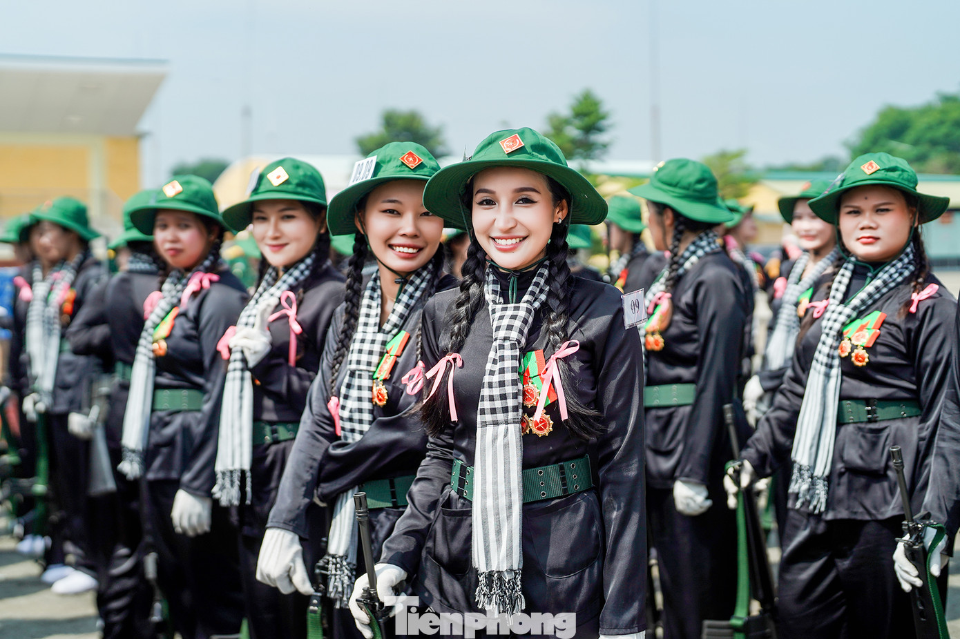 Những cô gái vừa tròn đôi mươi của Du kích miền Nam.