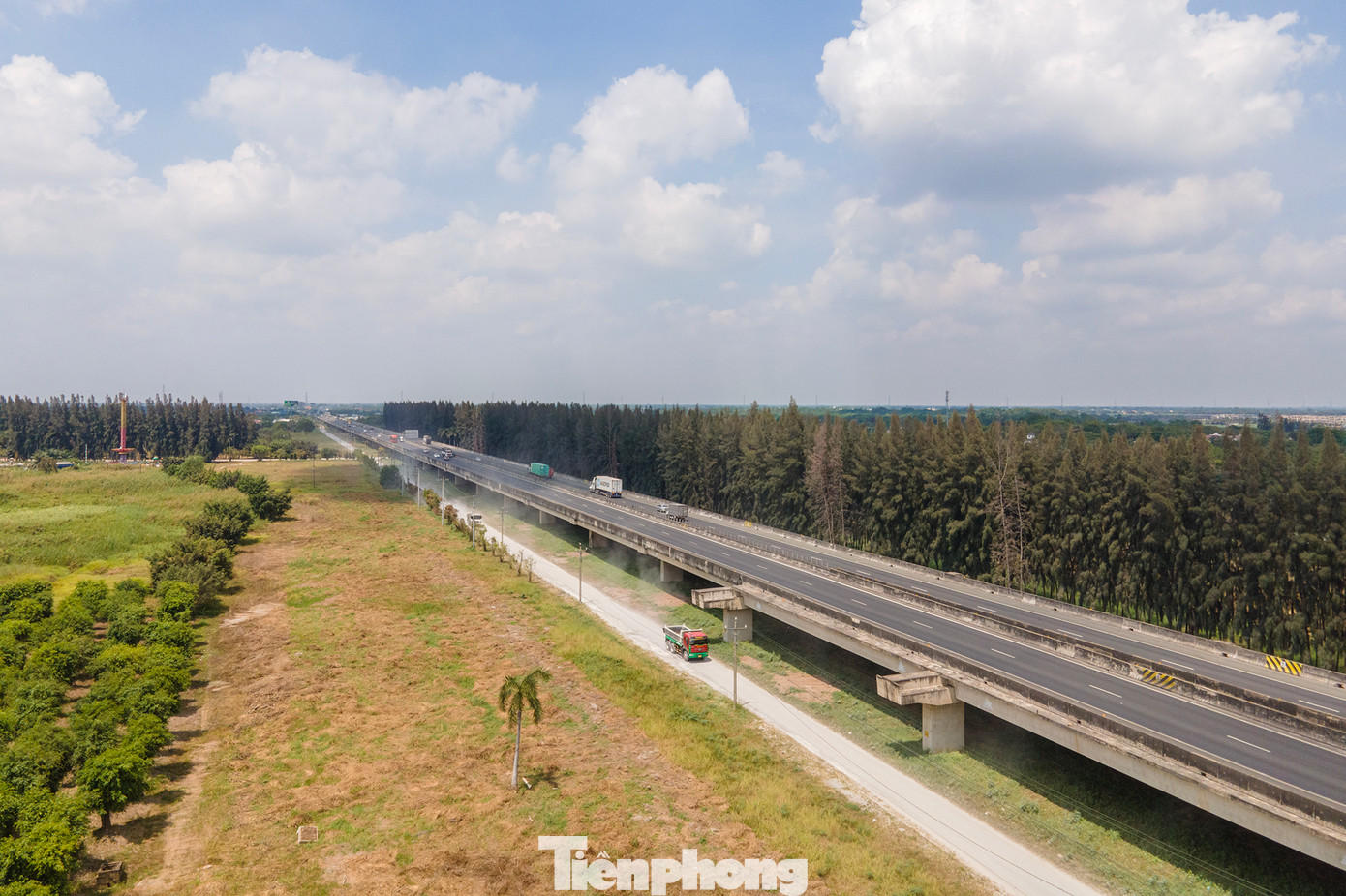 Dự án có quy mô giai đoạn 1 là 338 ha, giai đoạn 2 là 350 ha, được Chính phủ chấp thuận chủ trương đầu tư vào ngày 9/9/2009 và được Bộ Văn hóa, Thể thao và Du lịch đưa vào quy hoạch phát triển du lịch vùng Đồng bằng sông Cửu Long tháng 4/2010. UBND tỉnh Long An cũng đã cấp giấy chứng nhận đầu tư, phê duyệt quy hoạch 1/2000 và quy hoạch 1/500 cho dự án này vào năm 2010.