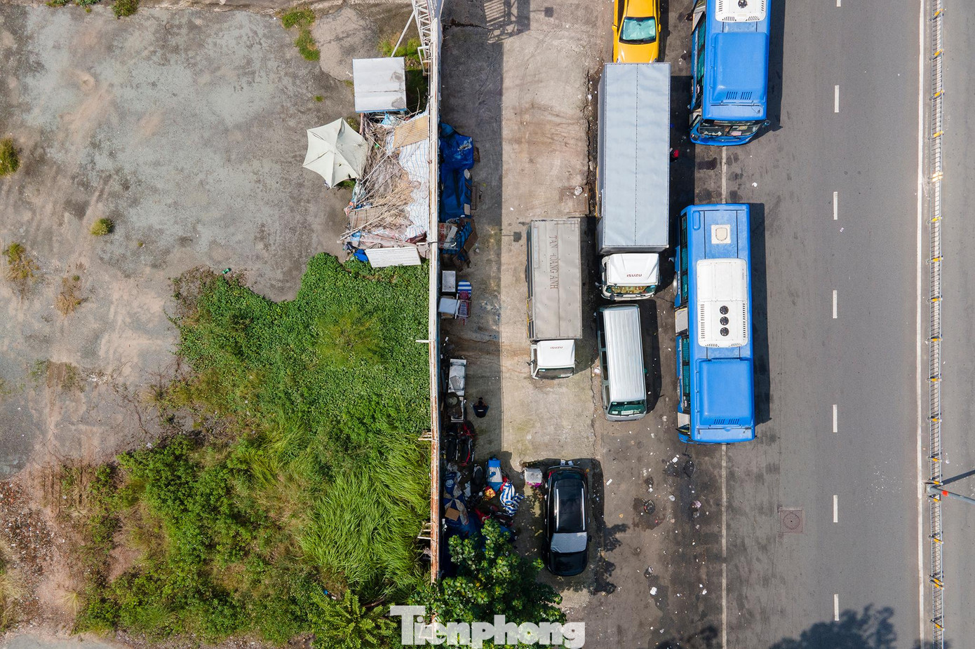 Trong khi đó, Công ty TNHH Bất động sản Trí Đức thành lập ngày 6/10/2015, tại số 36-38 Nguyễn Văn Trỗi, phường 15, Phú Nhuận, TPHCM. Tại tháng 10/2016, vốn điều lệ của Trí Đức là 600 tỷ đồng, do 3 cổ đông góp vốn, gồm ông Lê Thanh Liêm (96,67%), Võ Văn Y và Nguyễn Thị Thu Hương nắm 3,33%.