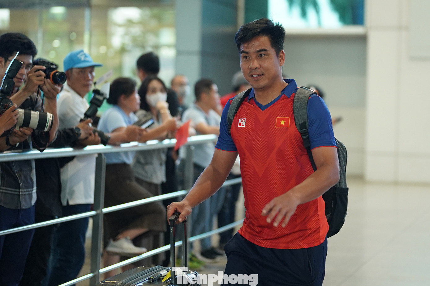 Trợ lý U22 Việt Nam Nguyễn Việt Thắng có mặt tại TPHCM. Cựu HLV Cần Thơ từng làm việc tại Trung tâm bóng đá PVF (nơi ông Troussier từng làm GĐKT và cố vấn). Trong khi đó, HLV Mai Xuân Hợp đang làm trợ lý cho HLV Velizar Popov tại CLB Thanh Hoá. Cựu hậu vệ ĐT Việt Nam từng là trợ lý của HLV Troussier ở U18 Việt Nam.