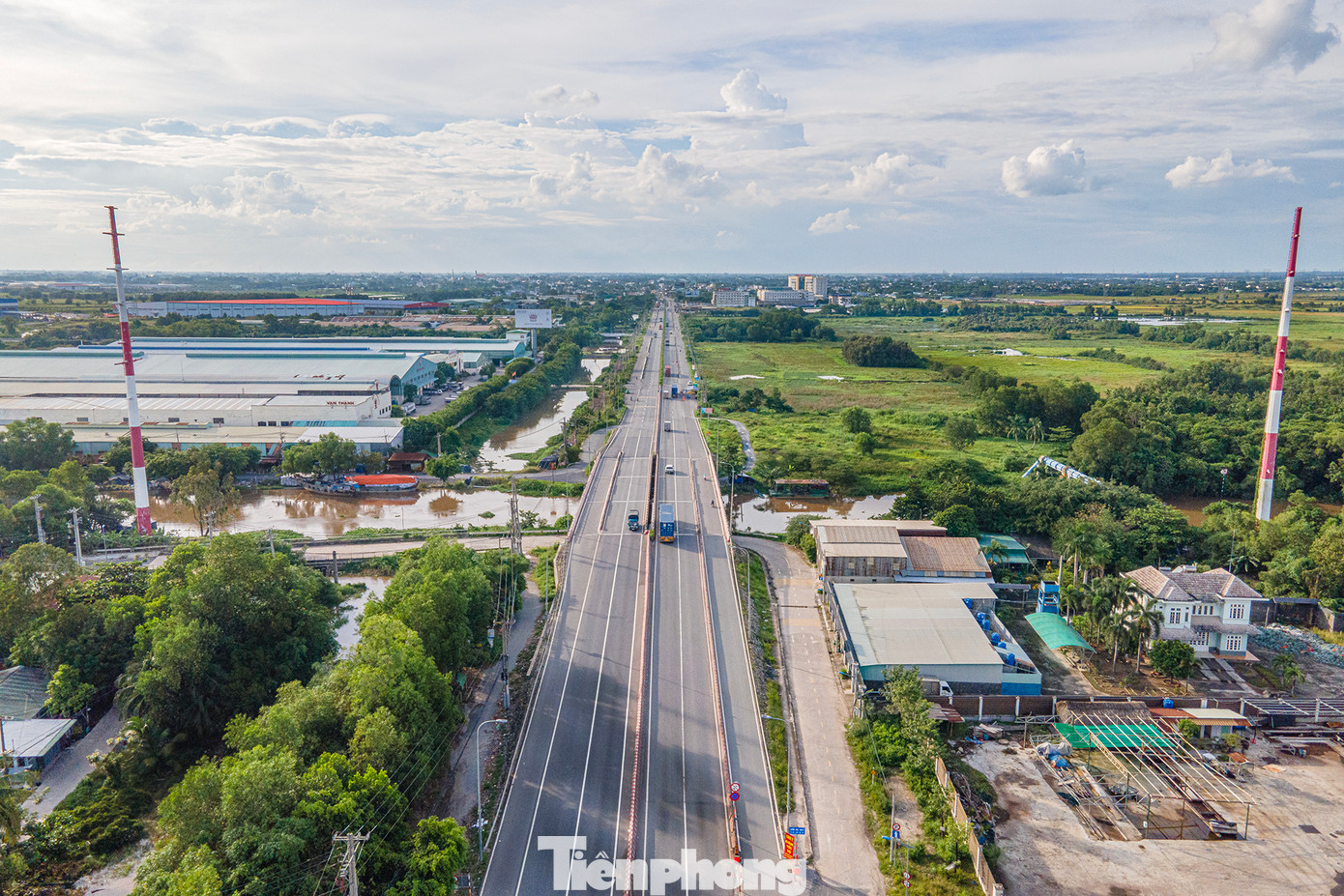 Đặt tên đường Phan Văn Khải cho tuyến Quốc lộ 22, từ cầu An Hạ đến ranh tỉnh Tây Ninh, thuộc địa bàn huyện Củ Chi. Tuyến đường dài 20.240m, lộ giới 120m. Cũng trên Quốc lộ 22, TPHCM đặt tên đường Lê Quang Đạo đối với đoạn từ Quốc lộ 1 đến cầu An Hạ, thuộc địa bàn huyện Hóc Môn, quận 12. Tuyến đường dài 10.060m, lộ giới 60m. Hai ảnh chính là cầu An Hạ và trung tâm TT Củ Chi.