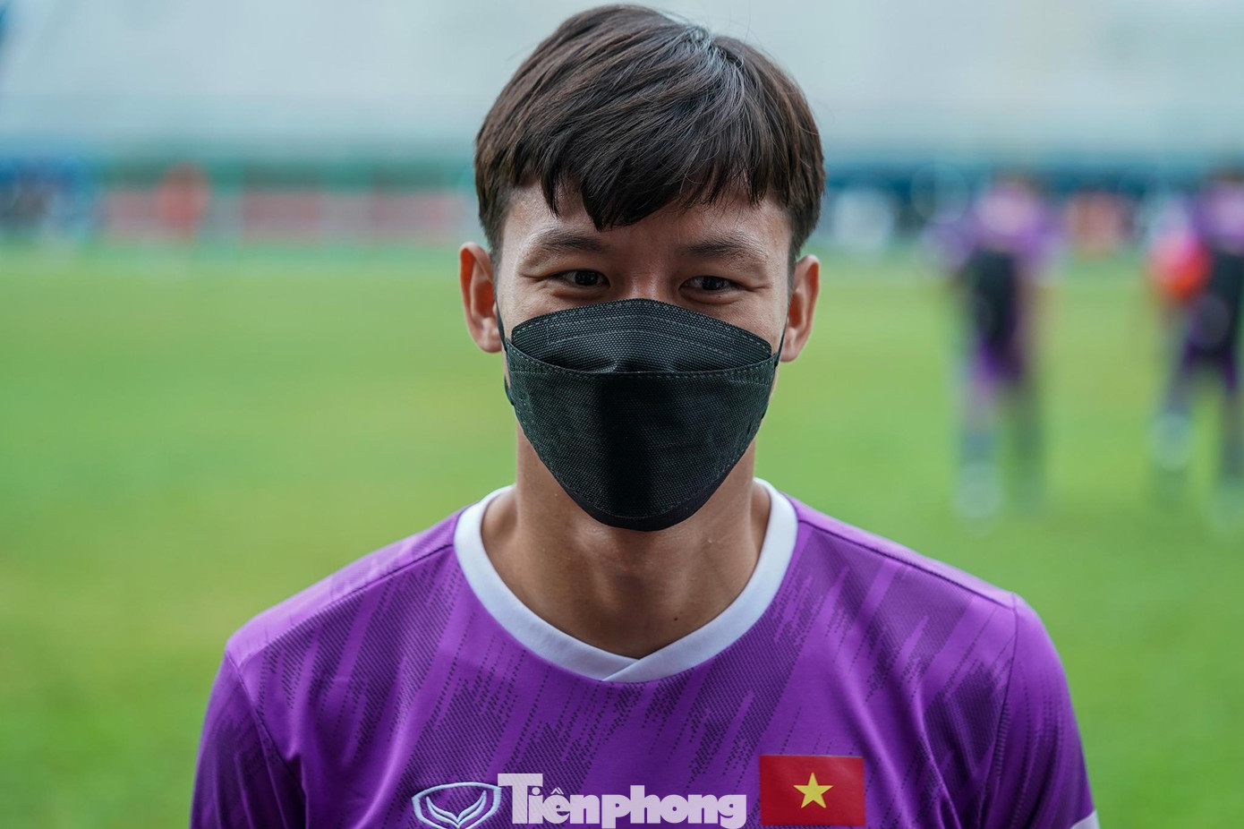 Tại buổi tập, cầu thủ Quế Ngọc Hải chia sẻ: "Đội tập trung từ 25/5, đã gần một tuần chuẩn bị, sức khoẻ và tinh thần tốt cho trận sắp tới. Rất vui khi gặp lại Anh Đức từ khi anh tuyên bố từ giã. Gặp lại với cương vị mới thú vị, Anh Đức đang cố gắng hoàn thành tốt nhất công việc BHL và HLV trưởng đề ra. Đã gặp Afghanistan 2017 Asian Cup nên họ đang chuẩn bị cho vòng loại Asian 2023, không có nhiều thông tin về họ nhưng đây là trận toàn đội sẽ cố gắng nỗ lực giành kết quả tốt vì từ lâu rồi không đá ở TPHCM nên muốn kết quả tốt cho người hâm mộ". Tại buổi tập, cầu thủ Quế Ngọc Hải chia sẻ: "Đội tập trung từ 25/5, đã gần một tuần chuẩn bị, sức khoẻ và tinh thần tốt cho trận sắp tới. Rất vui khi gặp lại Anh Đức từ khi anh tuyên bố từ giã. Gặp lại với cương vị mới thú vị, Anh Đức đang cố gắng hoàn thành tốt nhất công việc BHL và HLV trưởng đề ra. Đã gặp Afghanistan 2017 Asian Cup nên họ đang chuẩn bị cho vòng loại Asian 2023, không có nhiều thông tin về họ nhưng đây là trận toàn đội sẽ cố gắng nỗ lực giành kết quả tốt vì từ lâu rồi không đá ở TPHCM nên muốn kết quả tốt cho người hâm mộ".