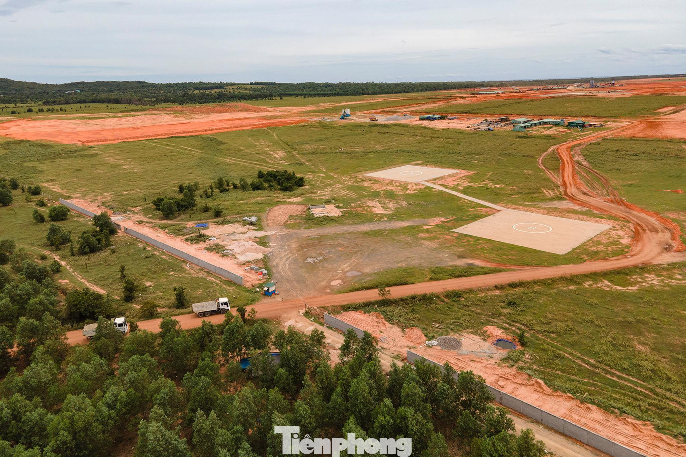 Hiện diện tích nhà ga hàng không dân dụng vẫn là bãi đất trống.