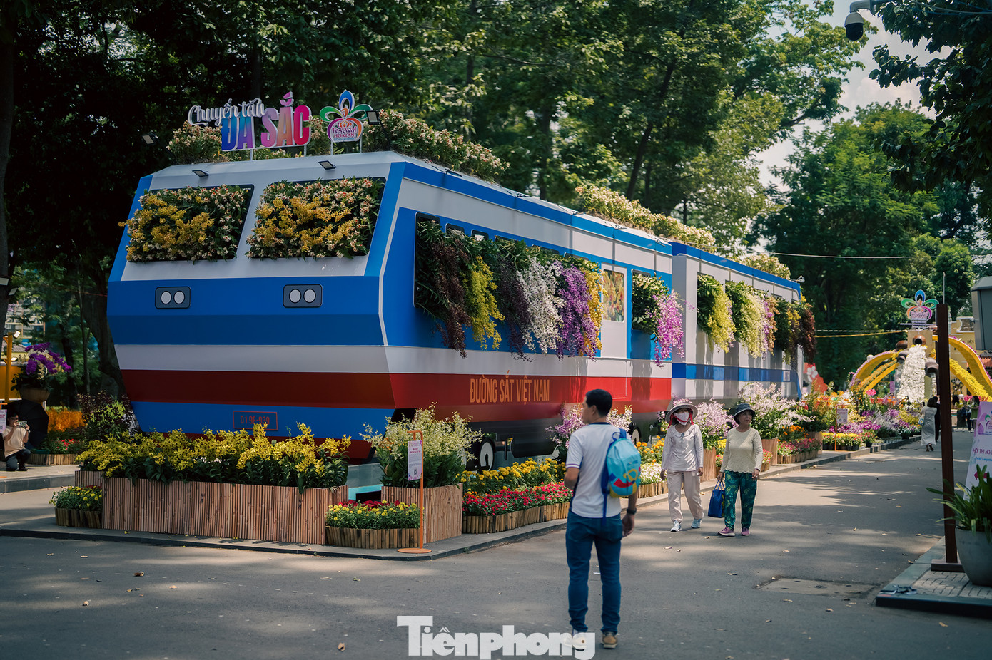 Công viên Tao Đàn cũng là một địa điểm nổi tiếng thu hút du khách và người dân.