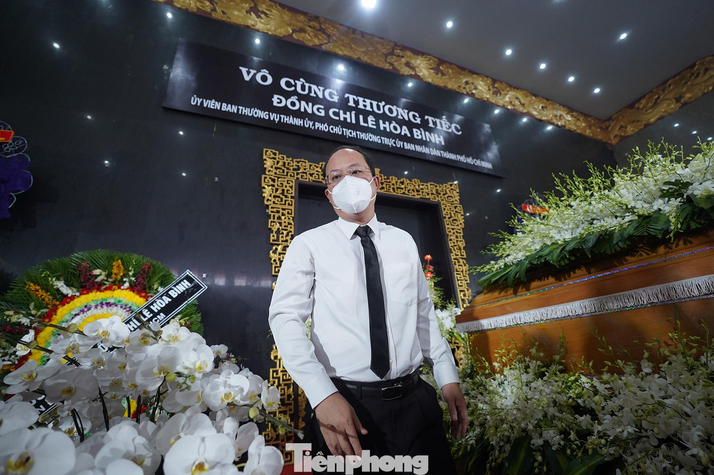 Ghi sổ tang, ông Nguyễn Hồ Hải có đoạn viết: "Cuộc đời này thật vô thường! nhớ ngày nào anh em mình cùng các đồng chí trong Ban Thường vụ Thành uỷ chung lưng, đấu cật, đoàn kết một lòng trong cuộc chiến sinh tử chưa từng có là chống dịch COVID-19. Anh đã quên ngủ, quên ăn, từng phút từng giờ lo cho nhân dân. Vậy mà giờ đây khi những nguy hiểm, cam go đã qua đi thì anh mãi mãi xa em, đồng chí và đồng đội".