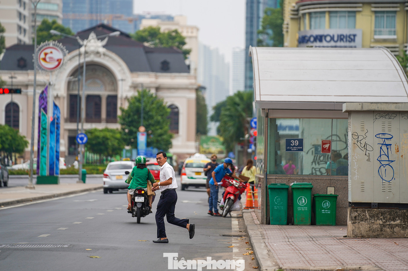 Hiện mỗi ngày những địa điểm này thu hút khoảng vài ngàn lượt khách đến vui chơi và gấp 2-3 lần vào các ngày cuối tuần, dịp lễ. Tuy nhiên, khu vực trung tâm thành phố thiếu bãi giữ xe nên nhiều người đậu xe dưới lòng lề đường, gây ùn tắc. Khi tuyến Metro số 1 được vận hành, nhu cầu chỗ gửi xe cho người dân càng cấp thiết hơn.