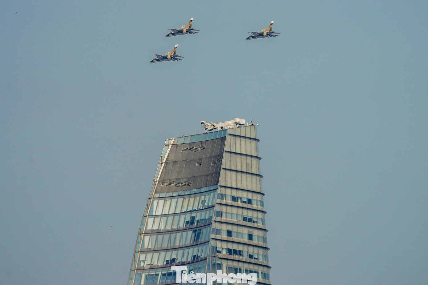 Tầm bay phi đội Yak hạ thấp, cơ bản giữ nguyên kế hoạch bay hợp luyện trước đó. Tầm bay phi đội Yak hạ thấp, cơ bản giữ nguyên kế hoạch bay hợp luyện trước đó.