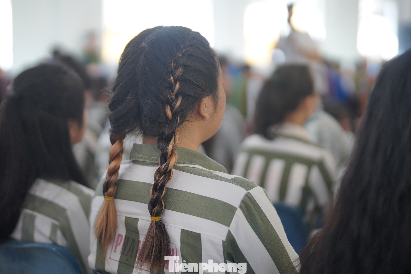 Làm đẹp ở mức độ cho phép là một trong những "quyền lợi" của phạm nhân nữ. "Trong này chị em nương tựa, bảo ban, động viên nhau cùng cố gắng chấp hành án thật tốt để nhanh chóng trở về với gia đình", chị T. đang chấp hành án do liên quan đến ma tuý chia sẻ.