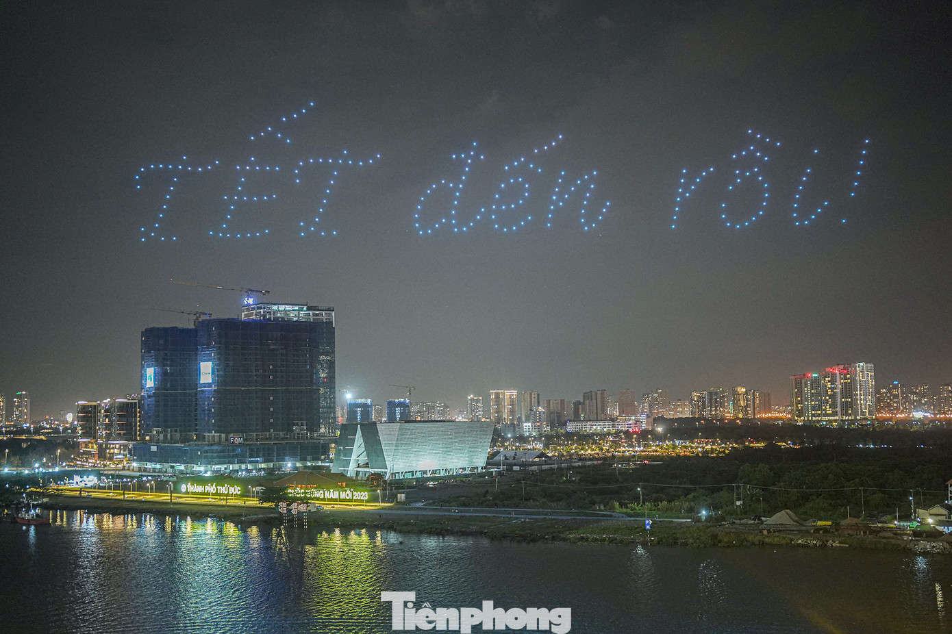 Dòng chữ khá đáng yêu khiến khán giả thích thú.