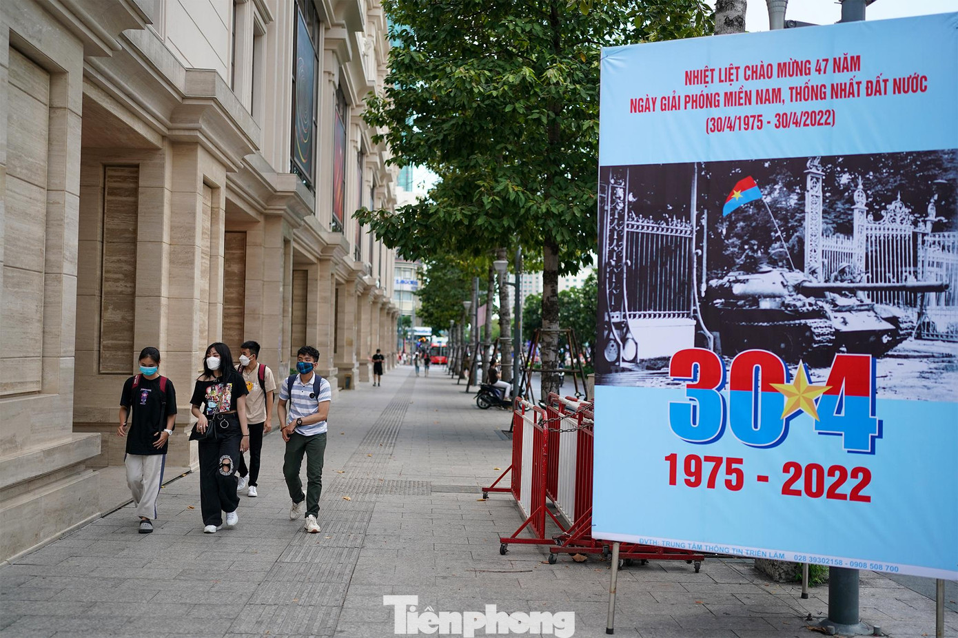 Vỉa hè phố đi bộ Nguyễn Huệ khang trang, sạch đẹp.