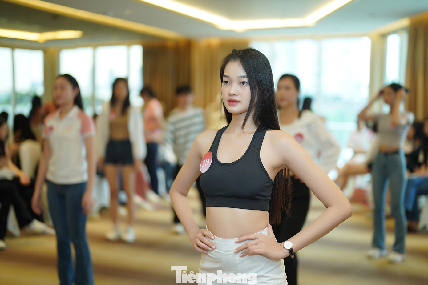 Bé Quyên có lợi thế vòng eo thon, gương mặt ăn ảnh.