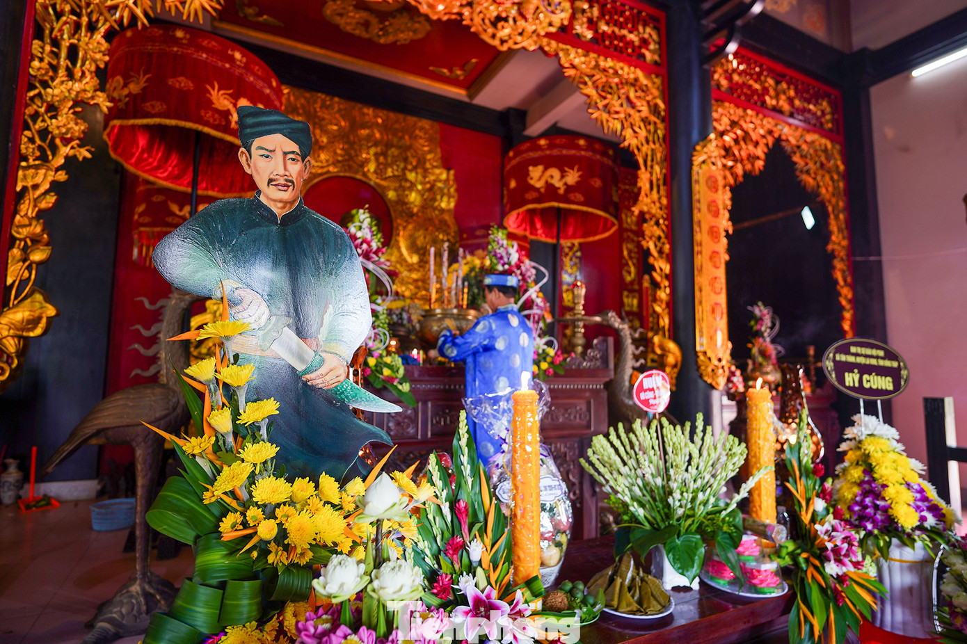 Bên trong Khu di tích lịch sử Vàm Nhựt Tảo, đông đảo người dân từ nhiều tỉnh, thành phố khác nhau đã tham dự lễ giỗ Anh hùng dân tộc Nguyễn Trung Trực. Nhiều gia đình người dân sống gần khu di tích cũng đặt bàn thờ ngay trước nhà để tưởng nhớ người anh hùng dân tộc. Bên trong Khu di tích lịch sử Vàm Nhựt Tảo, đông đảo người dân từ nhiều tỉnh, thành phố khác nhau đã tham dự lễ giỗ Anh hùng dân tộc Nguyễn Trung Trực. Nhiều gia đình người dân sống gần khu di tích cũng đặt bàn thờ ngay trước nhà để tưởng nhớ người anh hùng dân tộc.