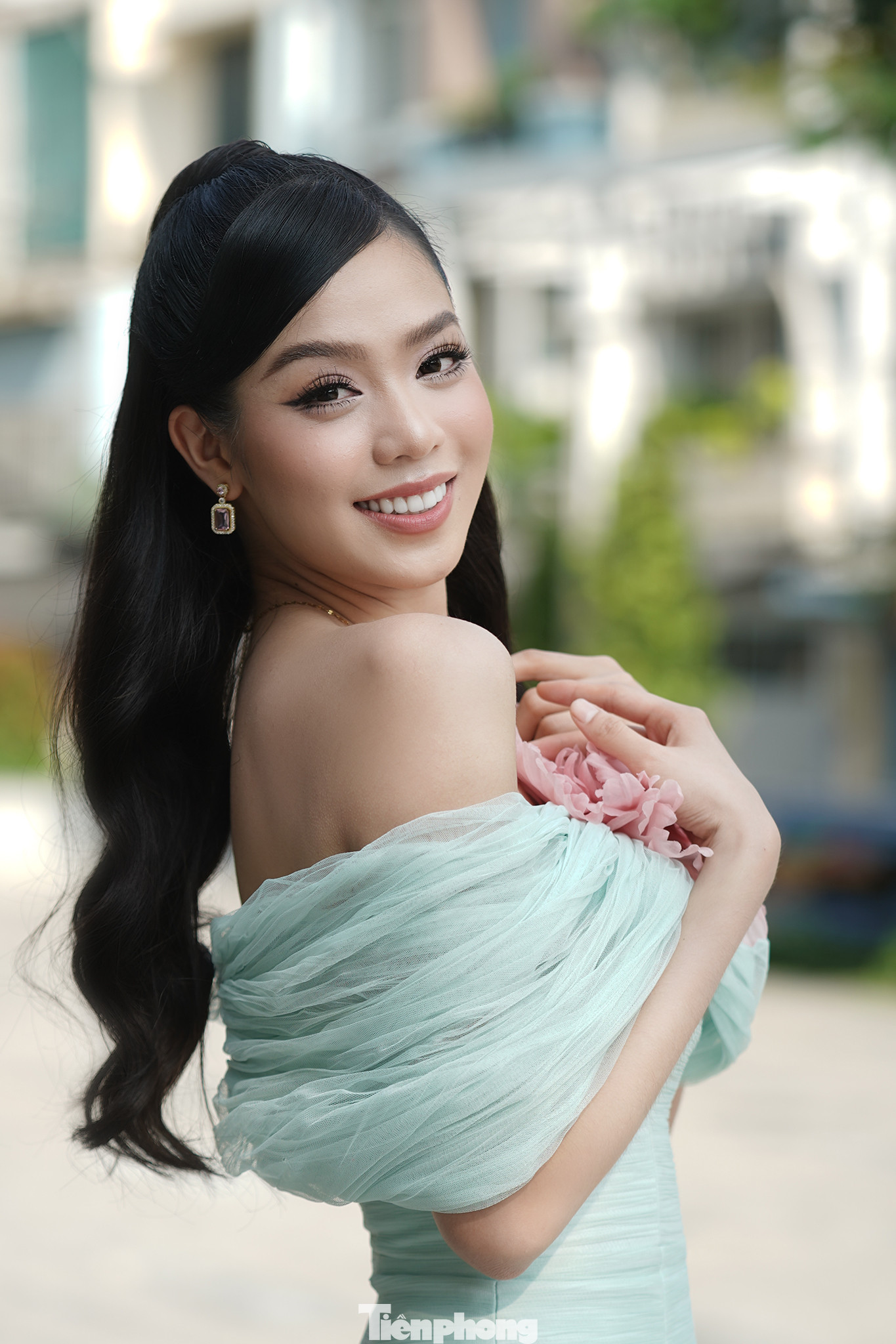 Hiện Thanh Thủy chuẩn bị trở lại trường học sau thời gian chuẩn bị cho cuộc thi Hoa hậu Việt Nam. "Tôi không đầu tư hay dành 100% cho bên nào. Điều đó làm mất đi sự cân bằng vốn có trong cuộc sống. Tôi vẫn dung hòa việc học, vừa thực hiện sứ mệnh của hoa hậu. Tôi cũng có thêm nhiều thời gian để nghỉ ngơi", cô chia sẻ.