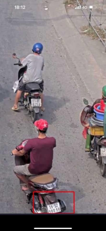 Hình ảnh được cho là nghi phạm đi trên chiếc xe tang vật tẩu thoát từ TPHCM về tỉnh Long An . Hình ảnh được cho là nghi phạm đi trên chiếc xe tang vật tẩu thoát từ TPHCM về tỉnh Long An .