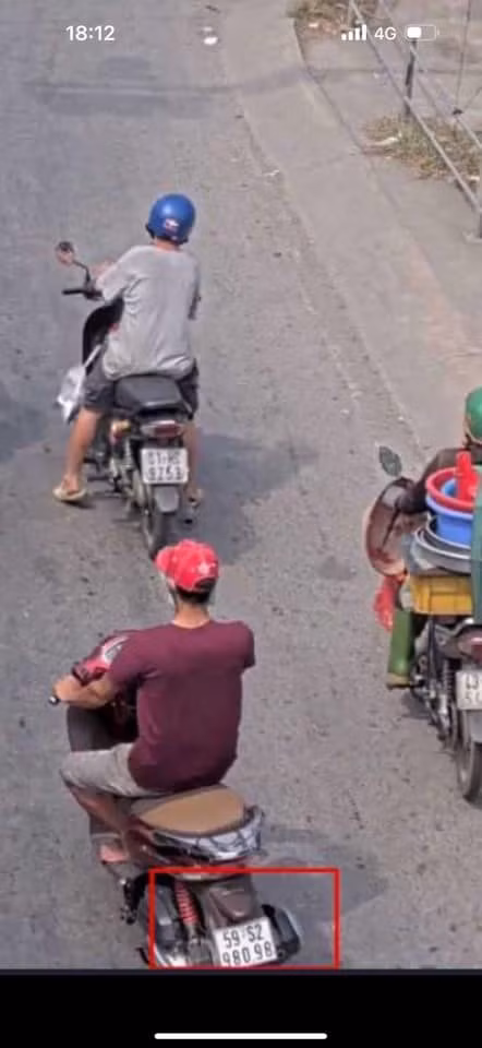 Hình ảnh được cho là nghi phạm đi trên chiếc xe tang vật tẩu thoát từ TPHCM về tỉnh Long An .