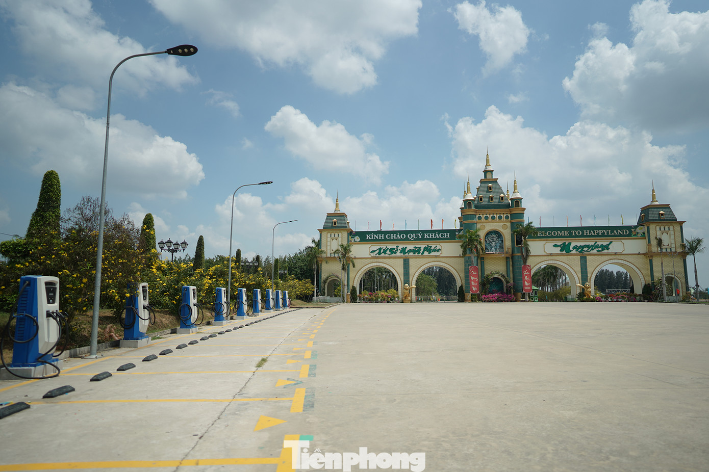 Khu phức hợp giải trí Khang Thông (dự án Happy Land) tọa lạc ở xã Thạnh Đức (huyện Bến Lức, tỉnh Long An).