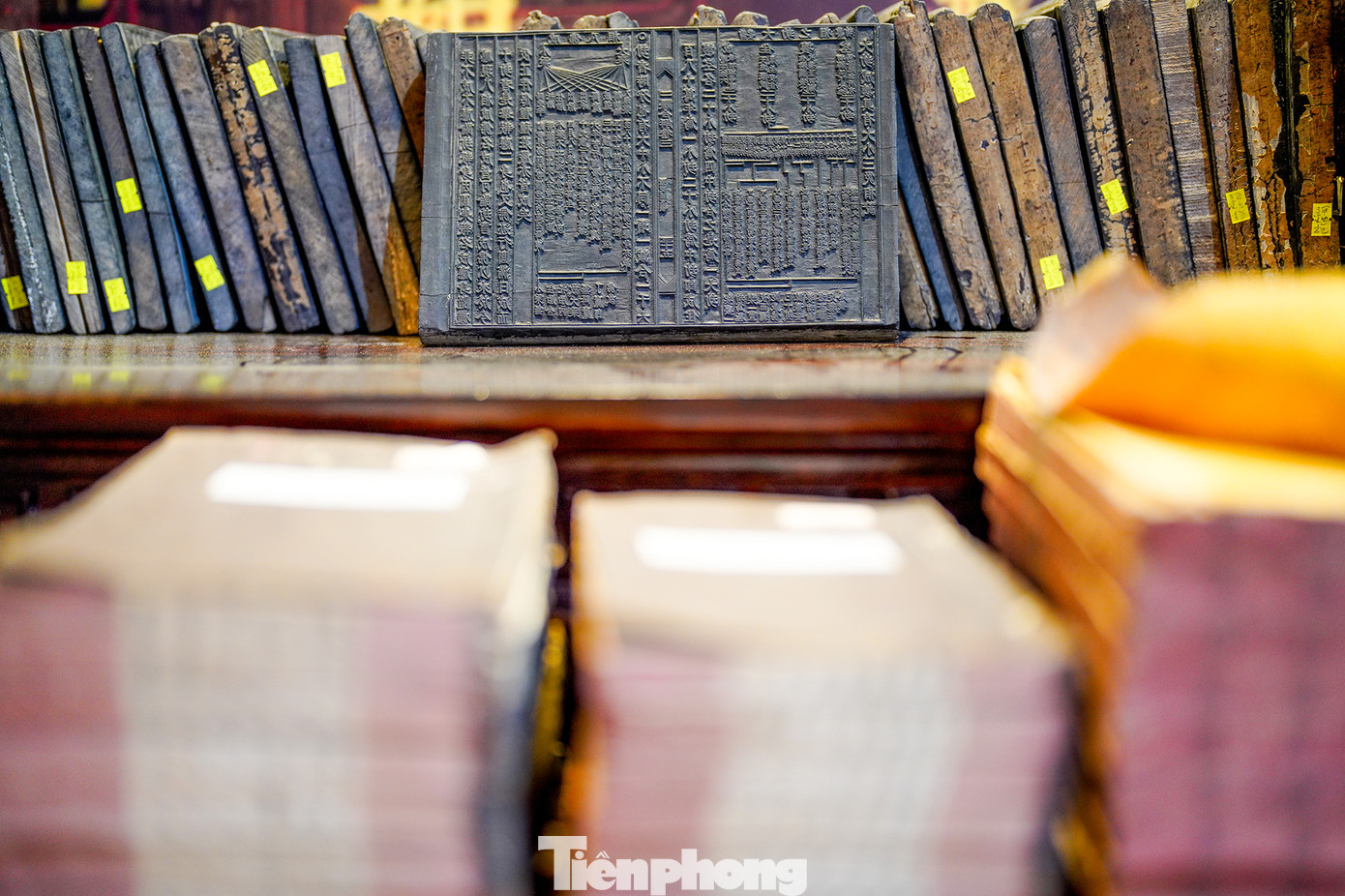 Mộc bản thời nhà Nguyễn thế kỷ 19 trưng bày tại triễn lãm.