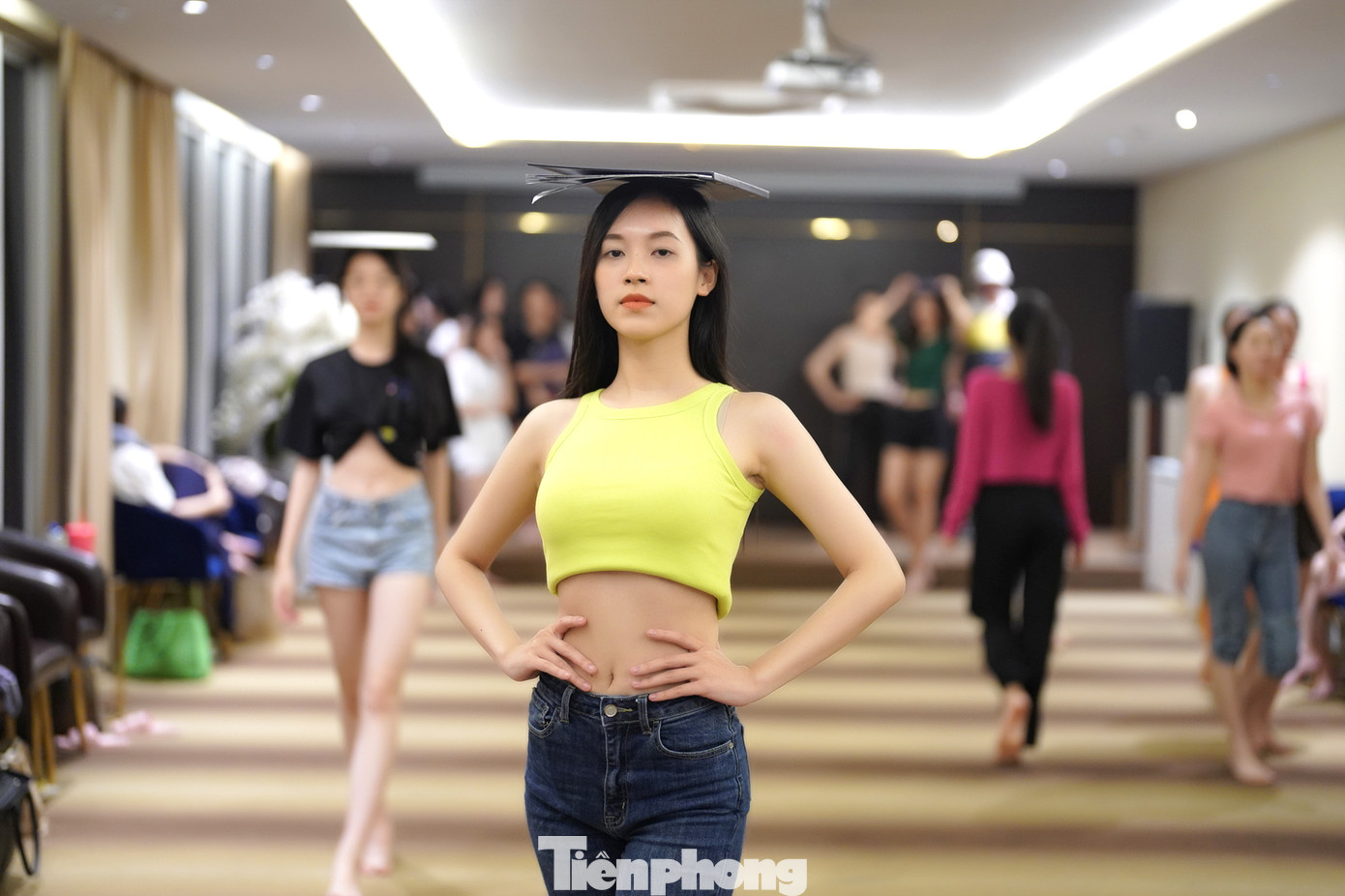 Tại đêm chung kết Hoa hậu Việt Nam 2022, Trịnh Thùy Linh nhận giải phụ Thí sinh có làn da đẹp nhất.