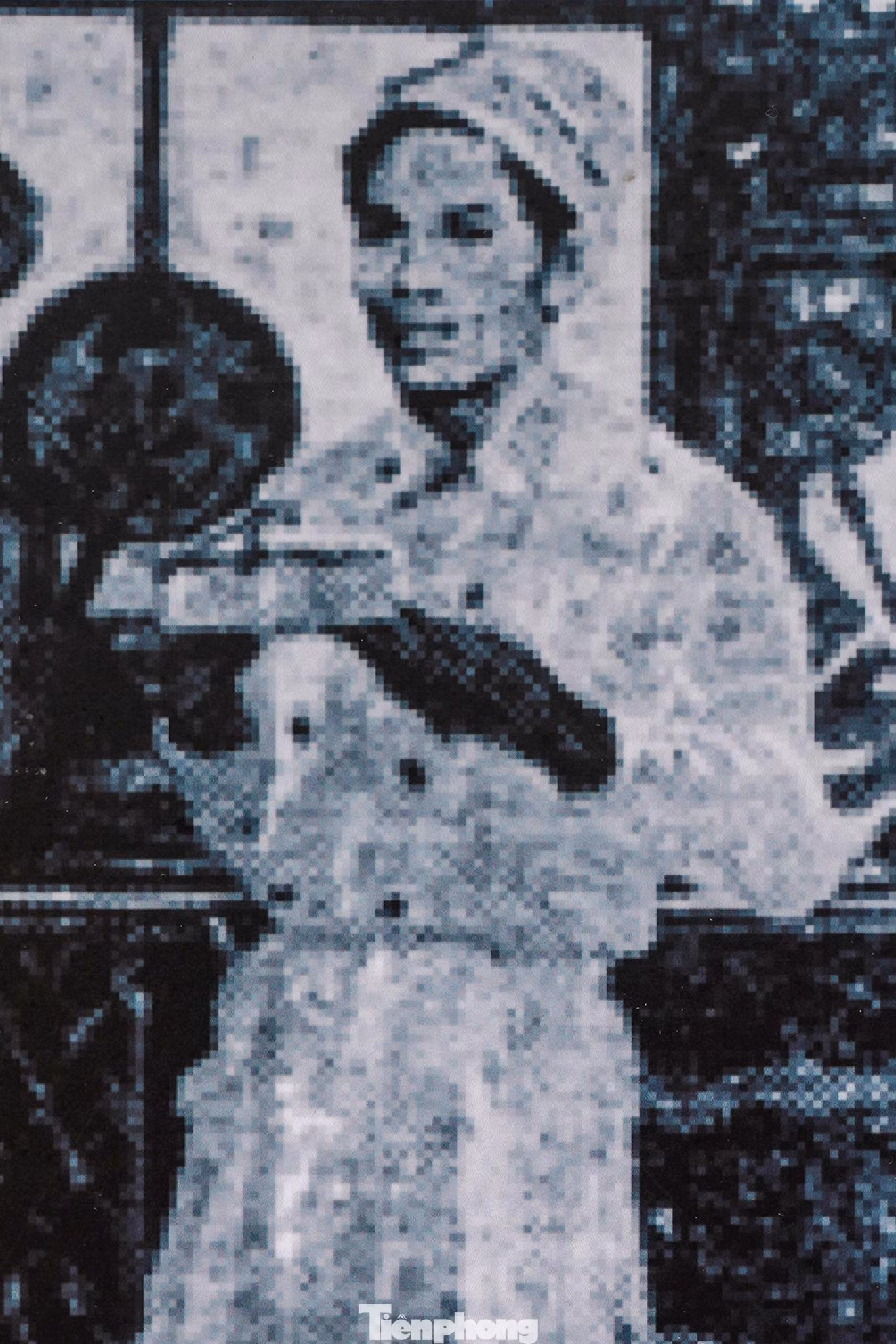 Hình ảnh người trai xứ Nghệ- Nguyễn Tất Thành làm bồi bàn ở khách sạn Carlton (Anh).