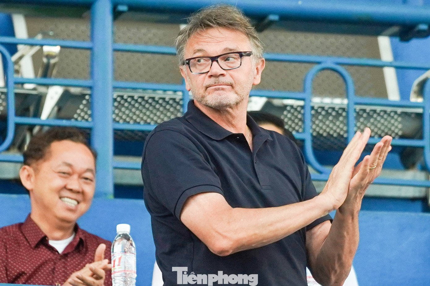 HLV Troussier trở thành tâm điểm khi xuất hiện trên sân Gò Đậu chiều 27/5 khi B.Bình Dương tiếp CLB Hà Nội ở lượt trận thứ 9 V-Laegue 2023.