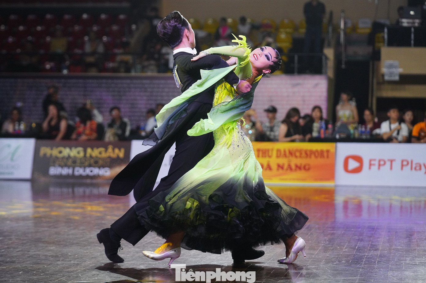 Hơn 3000 VĐV đăng ký tham dự sẽ là cuộc cạnh tranh khá khốc liệt với hơn 600 sự kiện diễn ra liên tục từ ngày 13-15/7. Mỗi một sự kiện được hiểu giống như một hiệp đấu, các VĐV sẽ tranh tài trên đoạn nhạc dài khoảng 1 phút. Các VĐV sẽ phải hoàn thành các bài thi trên nền nhạc: Chachacha, Rumba, Pasodoble, Tango, Waltz, Quickstep, Samba... Hơn 3000 VĐV đăng ký tham dự sẽ là cuộc cạnh tranh khá khốc liệt với hơn 600 sự kiện diễn ra liên tục từ ngày 13-15/7. Mỗi một sự kiện được hiểu giống như một hiệp đấu, các VĐV sẽ tranh tài trên đoạn nhạc dài khoảng 1 phút. Các VĐV sẽ phải hoàn thành các bài thi trên nền nhạc: Chachacha, Rumba, Pasodoble, Tango, Waltz, Quickstep, Samba...