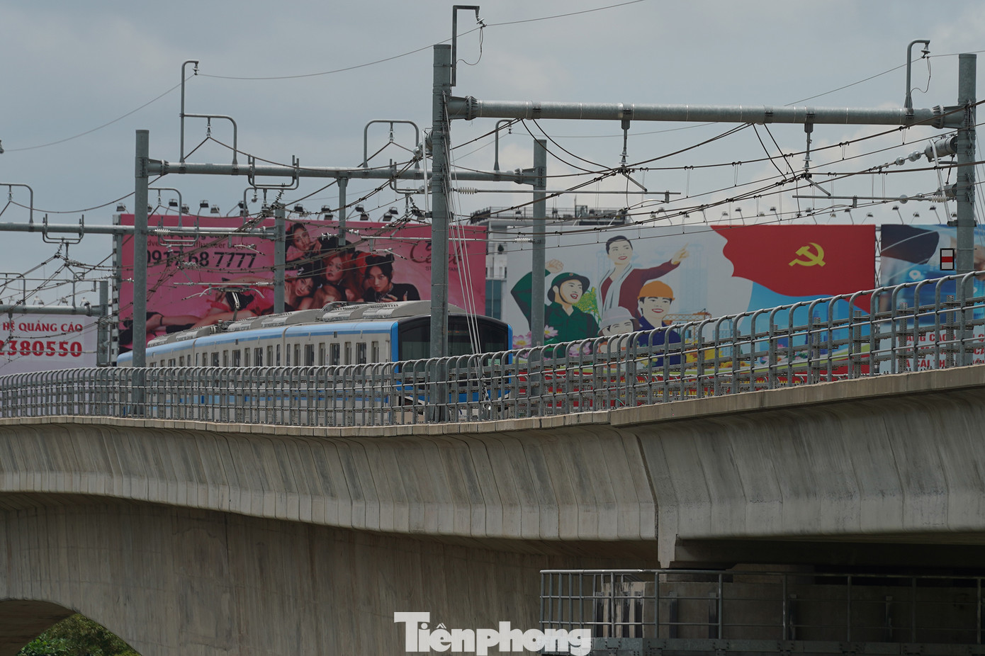 Việc tiến hành chạy tàu thử nghiệm toàn tuyến là một cột mốc quan trọng, chuẩn bị đưa tuyến metro số 1 TPHCM khai thác thương mại vào năm 2024. Việc tiến hành chạy tàu thử nghiệm toàn tuyến là một cột mốc quan trọng, chuẩn bị đưa tuyến metro số 1 TPHCM khai thác thương mại vào năm 2024.