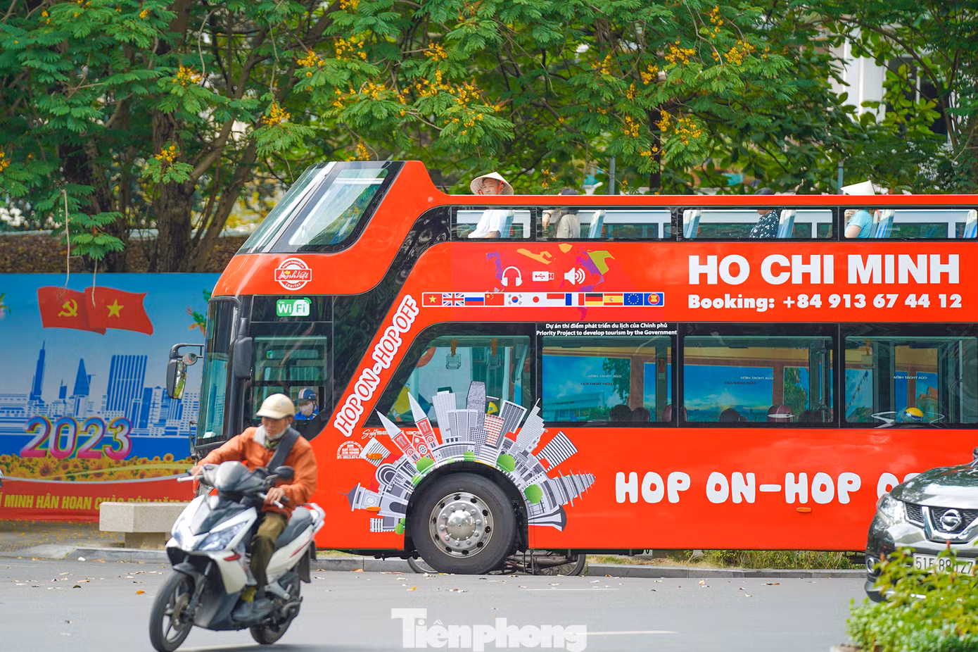Dễ cảm nhận không khí của mùa xuân mới đang đến rất gần trên các ngã đường trung tâm.