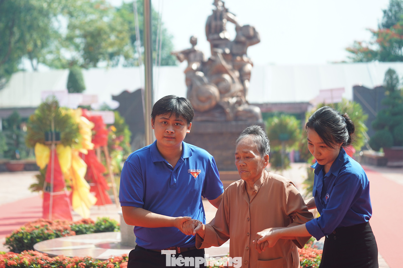 Hiện tại, nhiều dân công tuyến lửa đã ở tuổi "thất thập cổ lai" và dù sức khoẻ giảm đi nhưng vẫn tìm về với đồng đội.