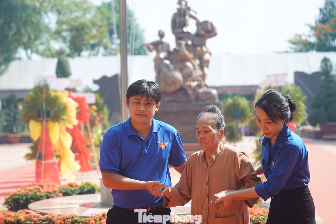 Hiện tại, nhiều dân công tuyến lửa đã ở tuổi "thất thập cổ lai" và dù sức khoẻ giảm đi nhưng vẫn tìm về với đồng đội.
