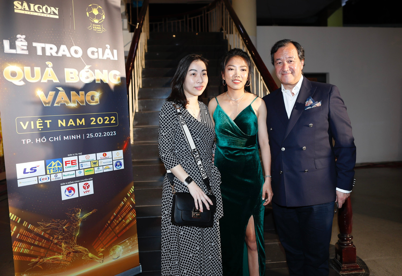 Sự xuất hiện của Huỳnh Như thu hút những người có mặt đêm trao giải. Sự xuất hiện của Huỳnh Như thu hút những người có mặt đêm trao giải.