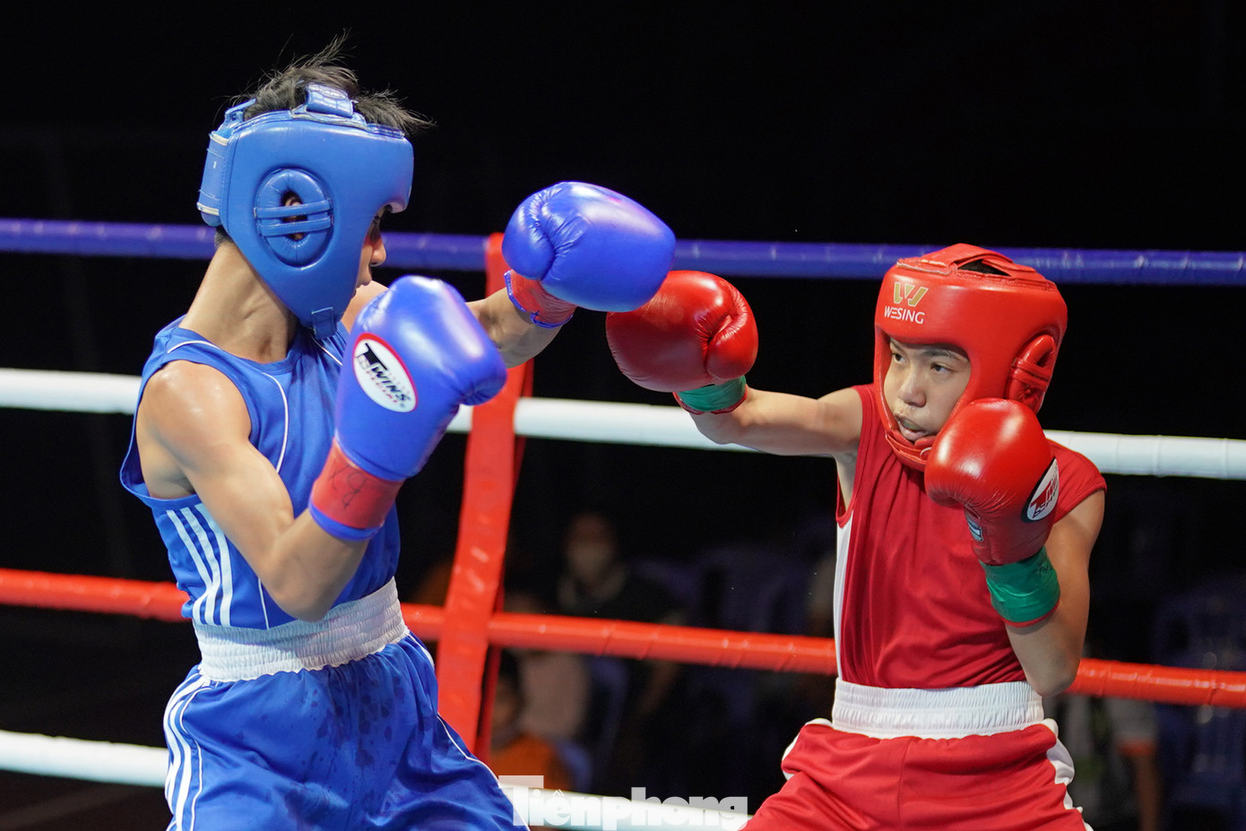 Trận mở màn chính là phần so găng hạng cân 42kg của hai võ sĩ nhí sinh năm 2010 là Nguyễn Quốc An (đỏ, CLB Ngôi sao Gia Định)- Nguyễn Phạm Bảo Phúc (xanh, CLB Tinh võ quận 5). Trận mở màn chính là phần so găng hạng cân 42kg của hai võ sĩ nhí sinh năm 2010 là Nguyễn Quốc An (đỏ, CLB Ngôi sao Gia Định)- Nguyễn Phạm Bảo Phúc (xanh, CLB Tinh võ quận 5).