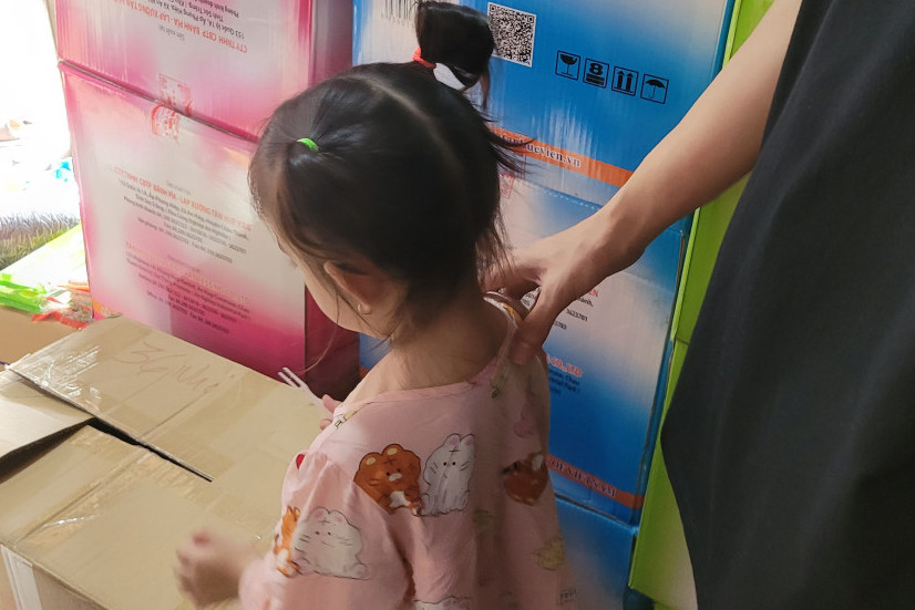 Bé C. đã về nhà an toàn bên người thân. Bé C. đã về nhà an toàn bên người thân.