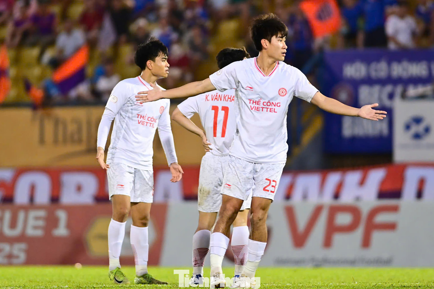 Trận này, HLV Thể Công cho Nhâm Mạnh Dũng rời sân phút 63. Với thế trận có phần lép vế trước đội chủ nhà, Nhâm Mạnh Dũng và đồng đội không có nhiều cơ hội.