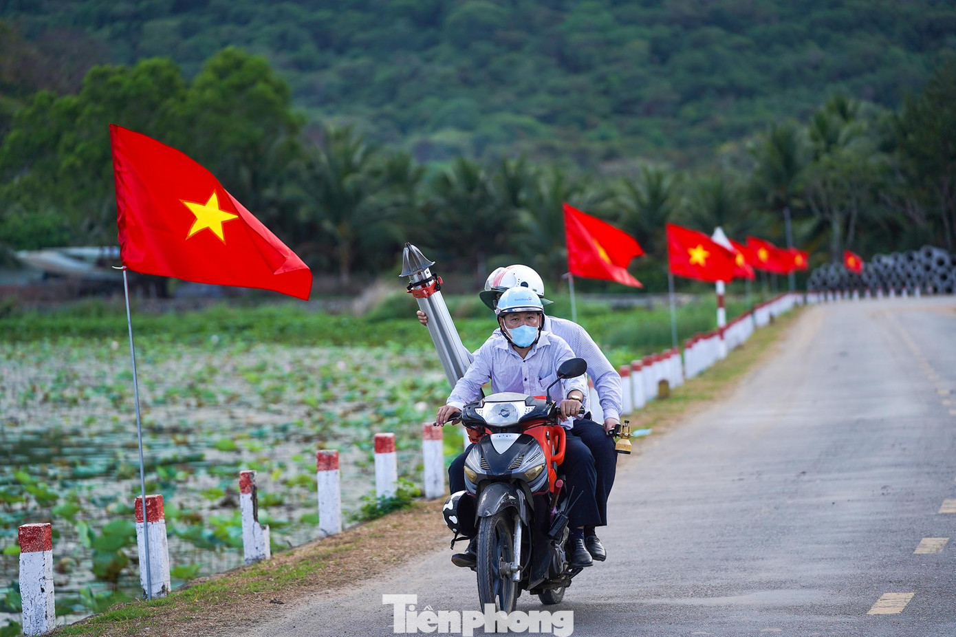 Nếu có dịp ghé thăm Côn Đảo, VĐV và du khách hãy ghé thăm hồ An Hải để chiêm ngưỡng khung cảnh thiên nhiên thơ mộng và thả hồn mình cùng cảnh đẹp nơi đây. Cùng với đó là những góc check-in sống ảo đẹp lung linh bên hồ sen hoặc con đường ở giữa hai bên hồ làm kỷ niệm. Nếu có dịp ghé thăm Côn Đảo, VĐV và du khách hãy ghé thăm hồ An Hải để chiêm ngưỡng khung cảnh thiên nhiên thơ mộng và thả hồn mình cùng cảnh đẹp nơi đây. Cùng với đó là những góc check-in sống ảo đẹp lung linh bên hồ sen hoặc con đường ở giữa hai bên hồ làm kỷ niệm.