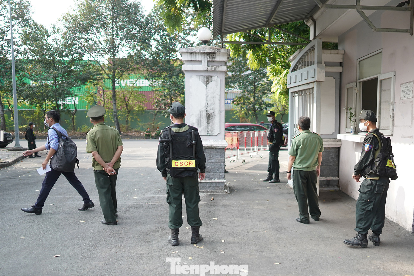 An ninh siết chặt... An ninh siết chặt...