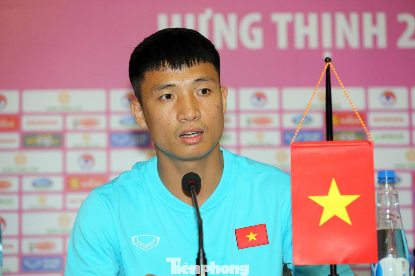 Nói về phong độ bản thân, trung vệ Bùi Tiến Dũng nói: "Thời gian qua thể trạng của tôi đã đạt 100%. Tôi đã đá đủ 90 phút trận V-League vừa rồi. Tôi có sức khỏe tốt và sẵn sàng cho 2 trận sắp tới. Tuy chấn thương trước của tôi khá nặng, nhưng hiện tại thể trạng khá tốt". Nói về phong độ bản thân, trung vệ Bùi Tiến Dũng nói: "Thời gian qua thể trạng của tôi đã đạt 100%. Tôi đã đá đủ 90 phút trận V-League vừa rồi. Tôi có sức khỏe tốt và sẵn sàng cho 2 trận sắp tới. Tuy chấn thương trước của tôi khá nặng, nhưng hiện tại thể trạng khá tốt".