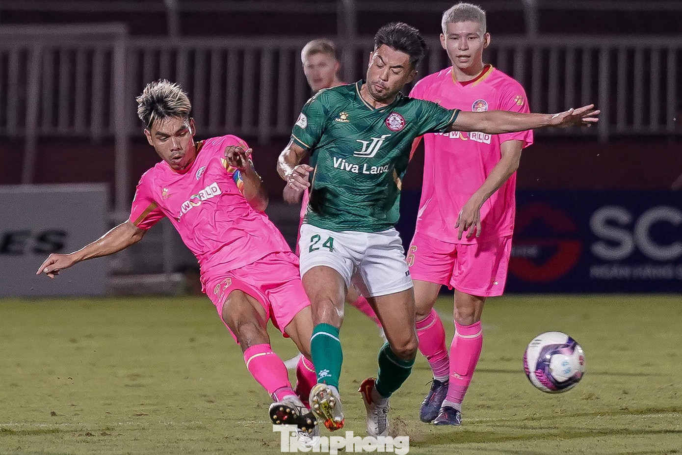 Cả 2 đội bóng này đều đang ở trong tình cảnh có thể xuống hạng vào cuối mùa giải. Cũng bởi tính chất quan trọng của trận đấu, Sài Gòn FC và CLB TPHCM tỏ ra cẩn trọng. Không ai muốn mạo hiểm để phải nhận bàn thua. Cả 2 đội bóng này đều đang ở trong tình cảnh có thể xuống hạng vào cuối mùa giải. Cũng bởi tính chất quan trọng của trận đấu, Sài Gòn FC và CLB TPHCM tỏ ra cẩn trọng. Không ai muốn mạo hiểm để phải nhận bàn thua.