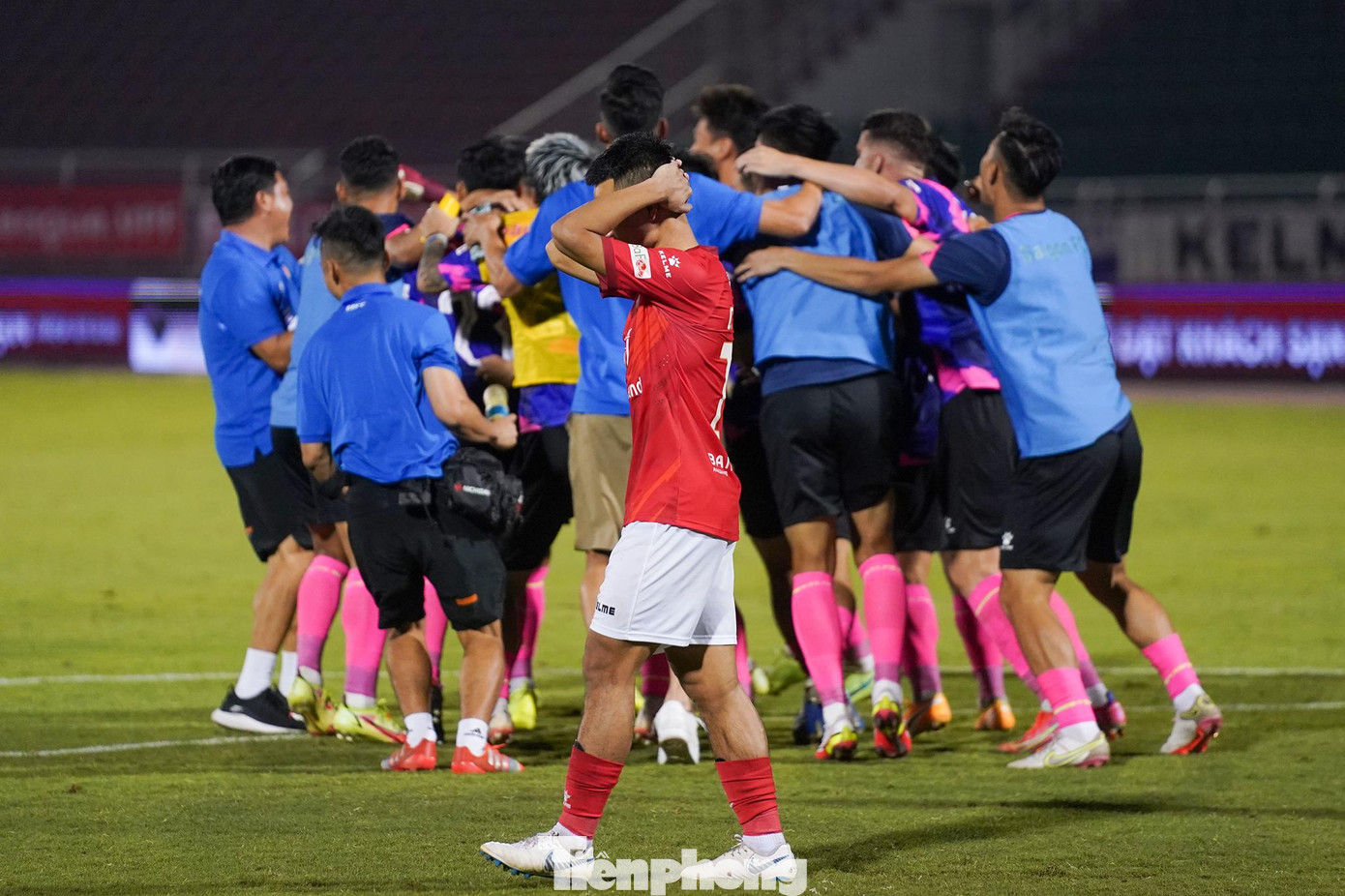 Trên chấm penalty đầy may rủi, Sài Gòn FC là đội giành chiến thắng. Với chiến thắng đầy kịch tính, Cao Văn Triền và các đồng đội đã chính thức góp mặt ở tứ kết Cup Quốc gia 2022. Trên chấm penalty đầy may rủi, Sài Gòn FC là đội giành chiến thắng. Với chiến thắng đầy kịch tính, Cao Văn Triền và các đồng đội đã chính thức góp mặt ở tứ kết Cup Quốc gia 2022.
