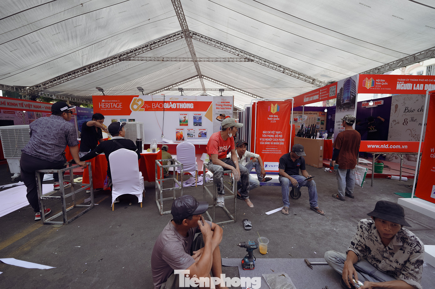 Ngoài các gian hàng triển lãm báo, Hội Báo năm 2024 lần đầu tiên tổ chức "Diễn đàn báo chí toàn quốc" với các hoạt động nghiệp vụ quy mô, tầm vóc, cùng với sự tham dự của hơn 60 diễn giả là các nhà báo dày dạn kinh nghiệm, lãnh đạo cơ quan báo chí hàng đầu Việt Nam, các chuyên gia truyền thông quốc tế uy tín.