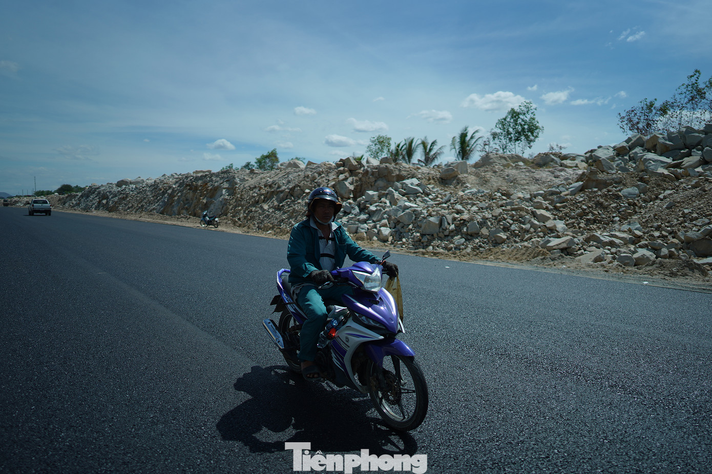 Nhiều loại phương tiện đã có thể chạy 100 km/h ở cao tốc Vĩnh Hảo - Phan Thiết.