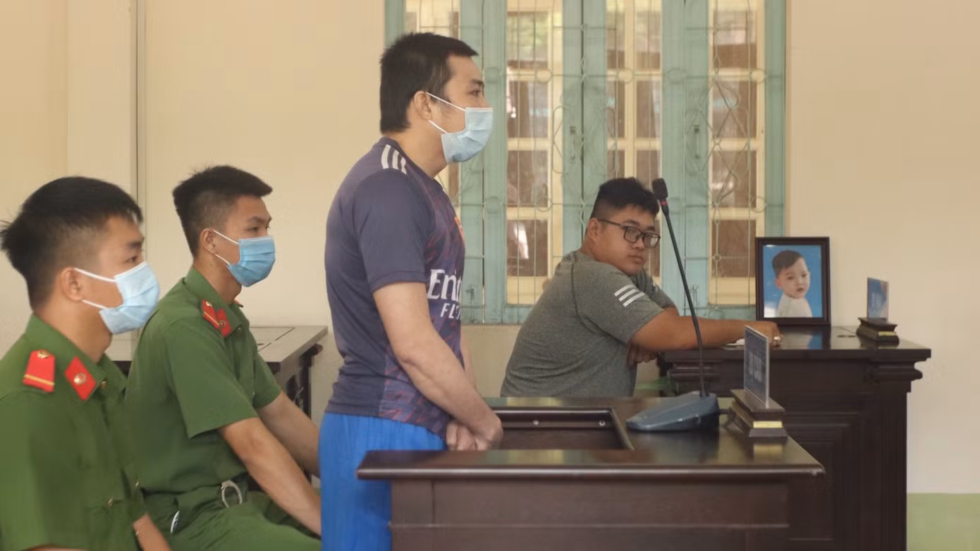 Bị cáo Nguyễn Thanh Ninh trả lời tại toà. Bị cáo Nguyễn Thanh Ninh trả lời tại toà.