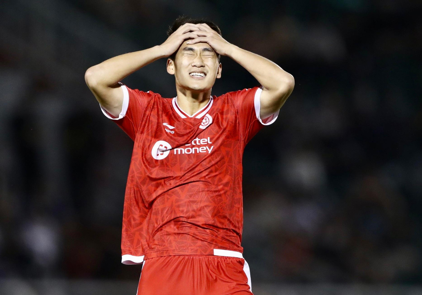 Nhâm Mạnh Dũng cùng đồng đội chơi nỗ lực nhưng không thể mang về chiến thắng cho Viettel.